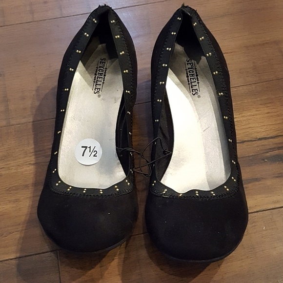 Seychelles Black Suede Gold Studded Wedges - Picture 4 of 6